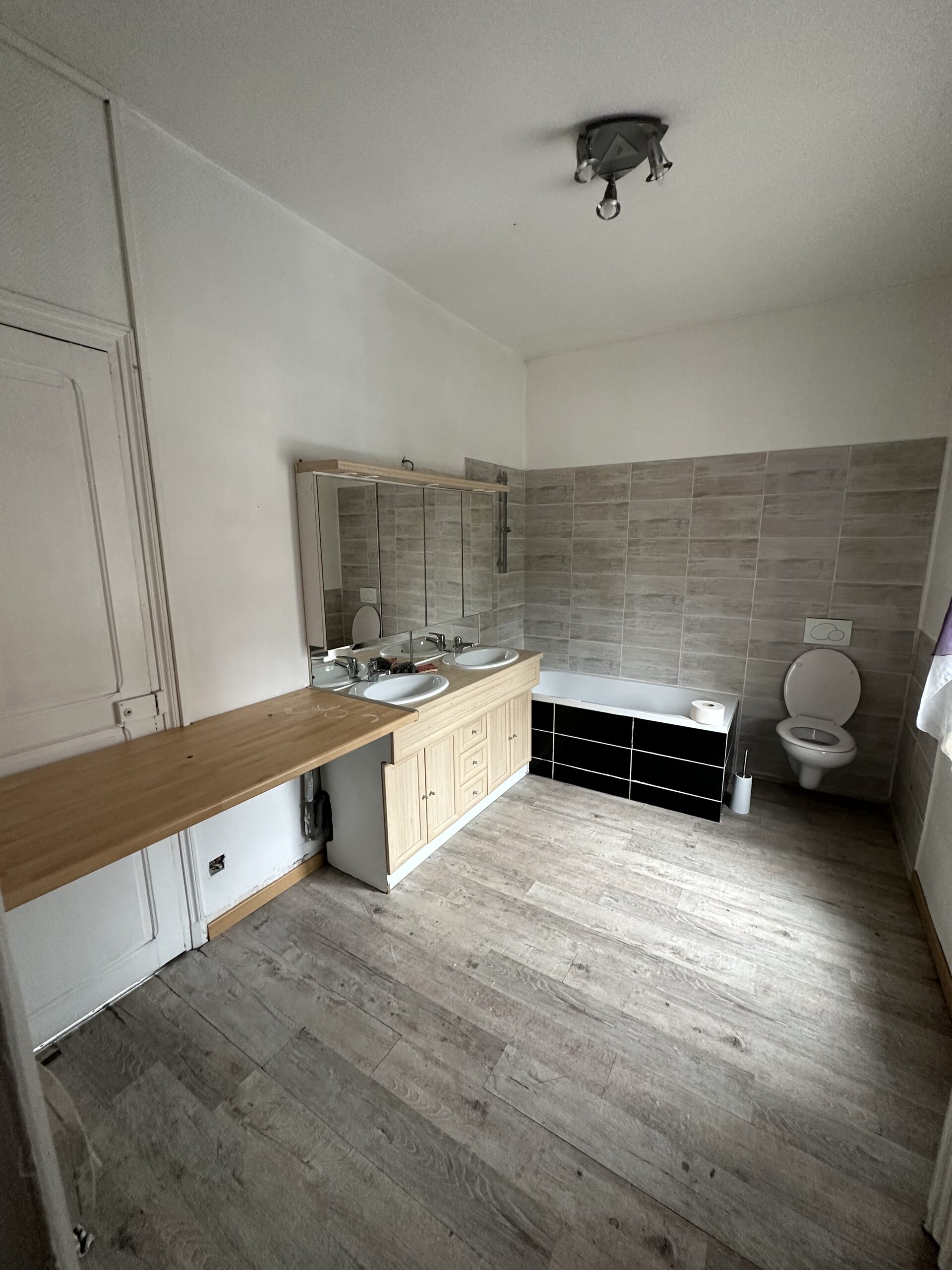 Maison - 3 chambres - 410 m2